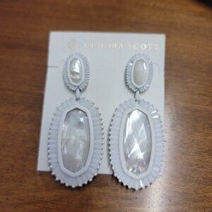 KENDRA SCOTT KAKI MOTHER OF PEARL STATEMENT EARRINGS